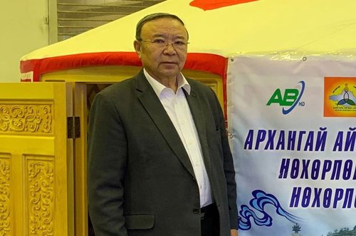 108 мод тарьж эхлүүлсэн их үйлсийн эзэн